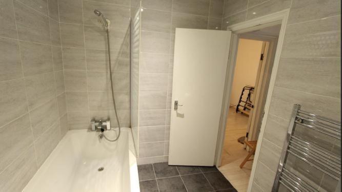 Double Room With Shared Facilities London Exterior photo