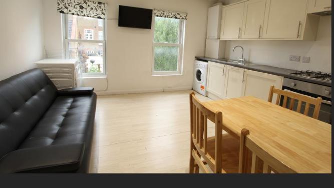 Double Room With Shared Facilities London Exterior photo